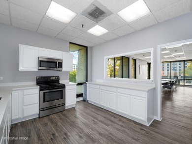 Recently remodeled, turn-key ground floor 1 bed 1 bath unit in