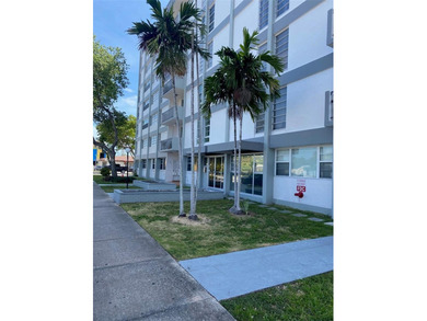 Location,location!!Centrally located 1/1 condo minutes from