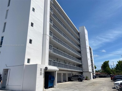 Location,location!!Centrally located 1/1 condo minutes from