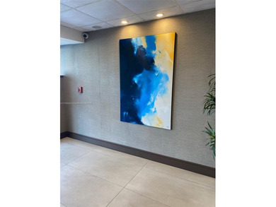 Location,location!!Centrally located 1/1 condo minutes from