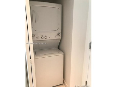 Modern & stylish 2 Bed | 2 Bath at SLS Brickell! Elegant