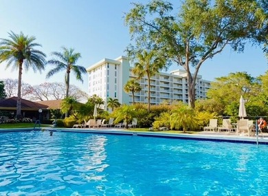 Wonderful unit in exceptional well maintained building. Roof