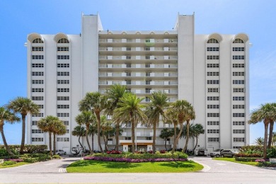 This direct oceanfront unit offers an unparalleled coastal