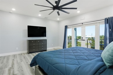 ** THIS ONE HAS IS ALL!!**  Direct Gulf Access + almost BRAND