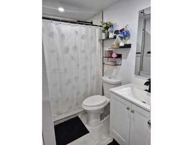 AMAIZING 2/1 APARTMENT WITH A BALCONY CENTRALLY LOCATED. BRAND