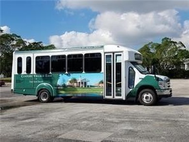 Gorgeous condo 1/1 on the second floor.  Open Kitchen with