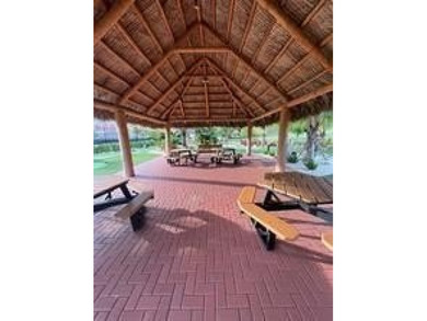 Gorgeous condo 1/1 on the second floor.  Open Kitchen with