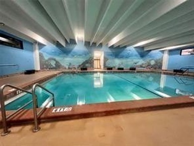 Gorgeous condo 1/1 on the second floor.  Open Kitchen with