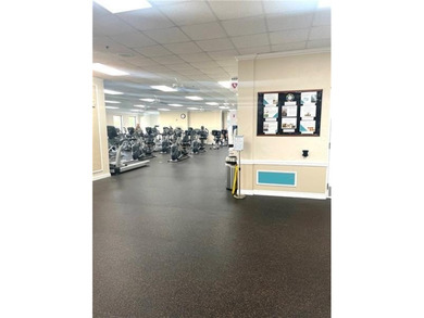 Gorgeous condo 1/1 on the second floor.  Open Kitchen with