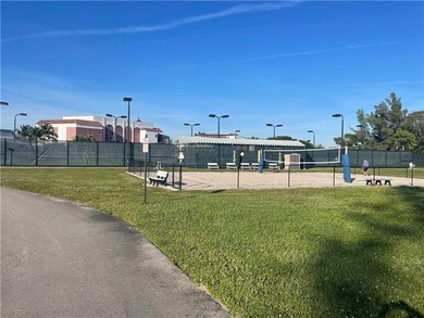 Gorgeous condo 1/1 on the second floor.  Open Kitchen with