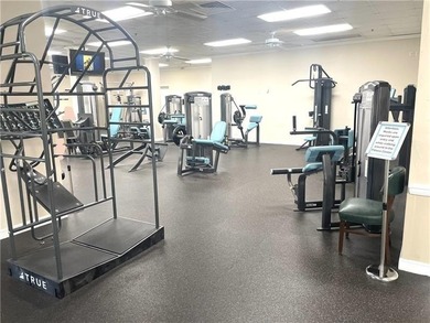 Gorgeous condo 1/1 on the second floor.  Open Kitchen with