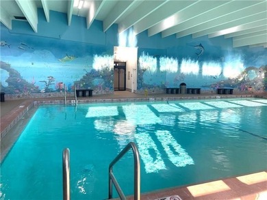 Gorgeous condo 1/1 on the second floor.  Open Kitchen with