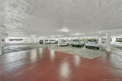 Direct oceanfront at the Regency on spectacular Hutchinson