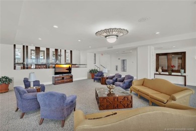 Direct oceanfront at the Regency on spectacular Hutchinson