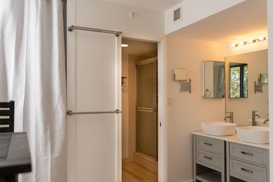 This spacious ocean end unit offers direct ocean views from its