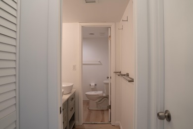 This spacious ocean end unit offers direct ocean views from its