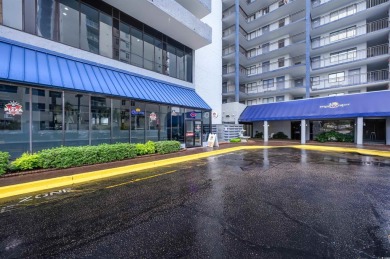 This top-floor (4th floor) 1-bedroom, 1-bathroom condo with