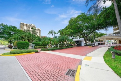 This stunning 2-bedroom 2-bathroom condo in Turnberry Towers is