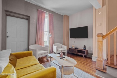 Fully furnished 1 bed, 1 bath condo with views of the iconic