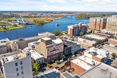 Fully furnished 1 bed, 1 bath condo with views of the iconic