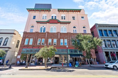 Fully furnished 1 bed, 1 bath condo with views of the iconic