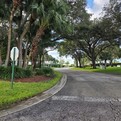 The community offers a breathtaking views of the canal and