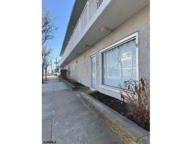 Turnkey Commercial unit in the Sun Beach conveniently located on