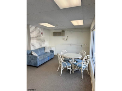 Turnkey Commercial unit in the Sun Beach conveniently located on