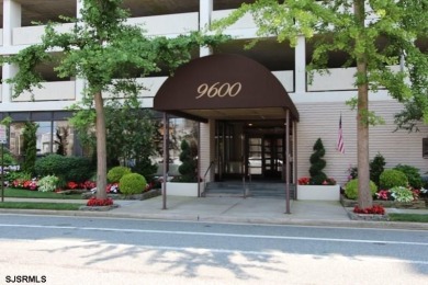 **Open House Sunday 10/26 10am - 12pm** Welcome to *9600*