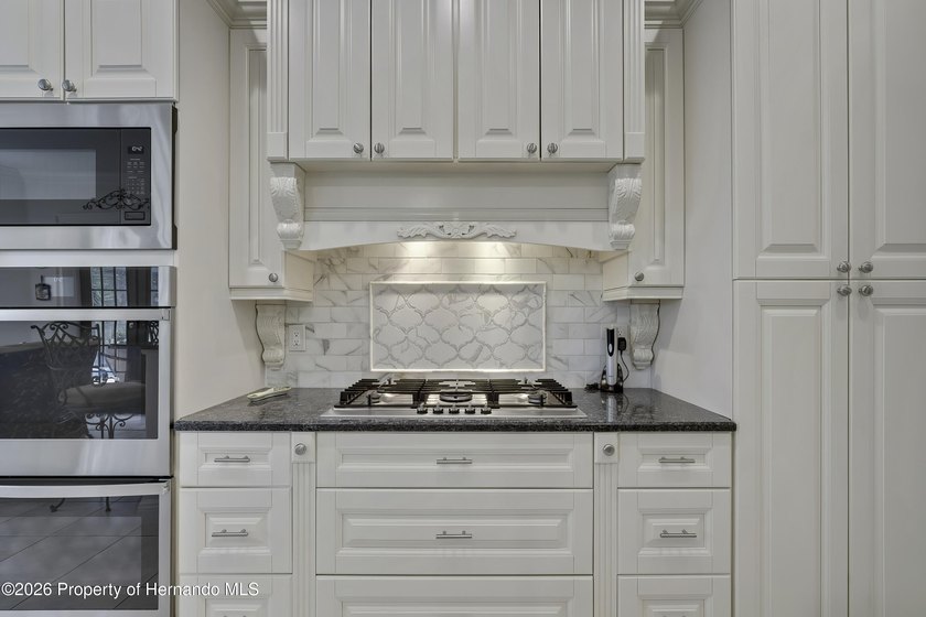 Welcome to this exceptional waterfront retreat, lovingly - photo 21