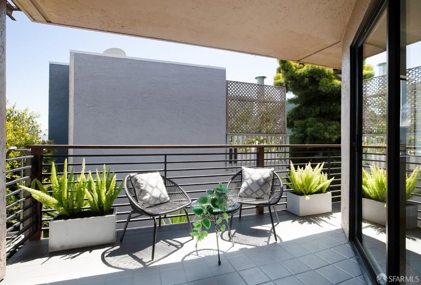 932 Broderick Street #2 is a beautifully renovated 2-bedroom - photo 11