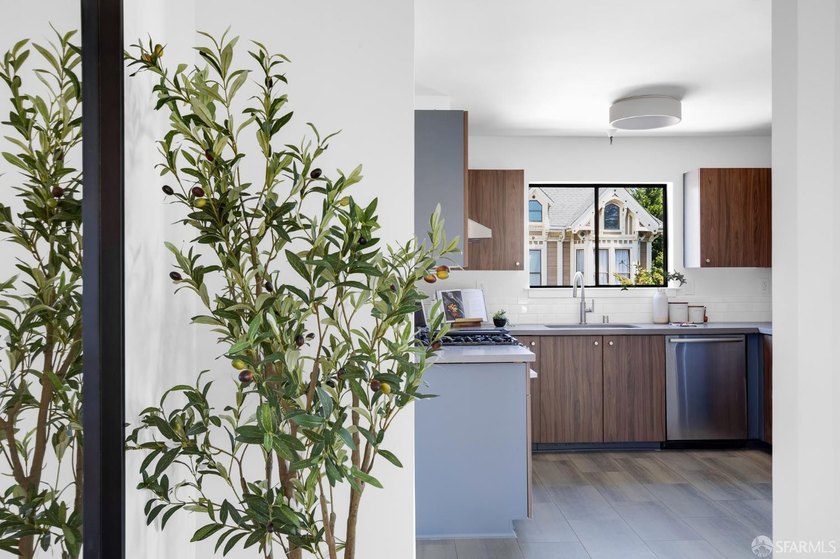 932 Broderick Street #2 is a beautifully renovated 2-bedroom - photo 13
