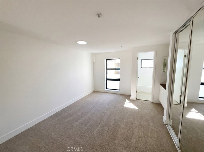 Modern loft-style condo in the heart of San Francisco's SoMa! - photo 15