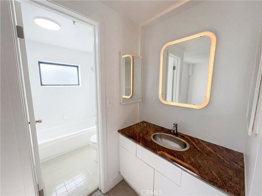 Modern loft-style condo in the heart of San Francisco's SoMa! - photo 16