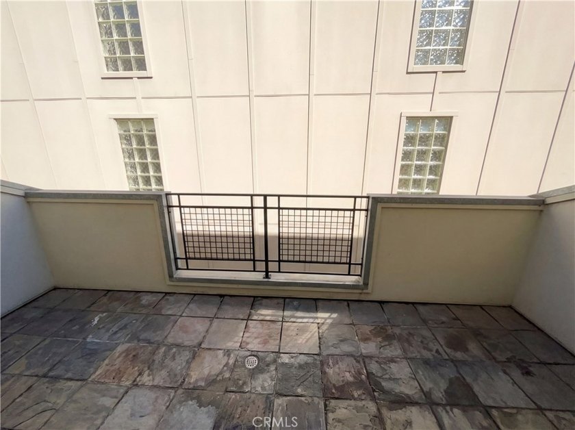 Modern loft-style condo in the heart of San Francisco's SoMa! - photo 21