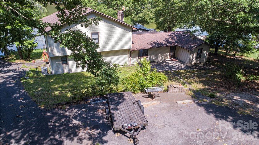 Welcome to this 4-bedroom, 3-bathroom waterfront retreat on the - photo 2