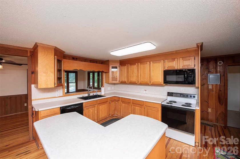 Welcome to this 4-bedroom, 3-bathroom waterfront retreat on the - photo 6