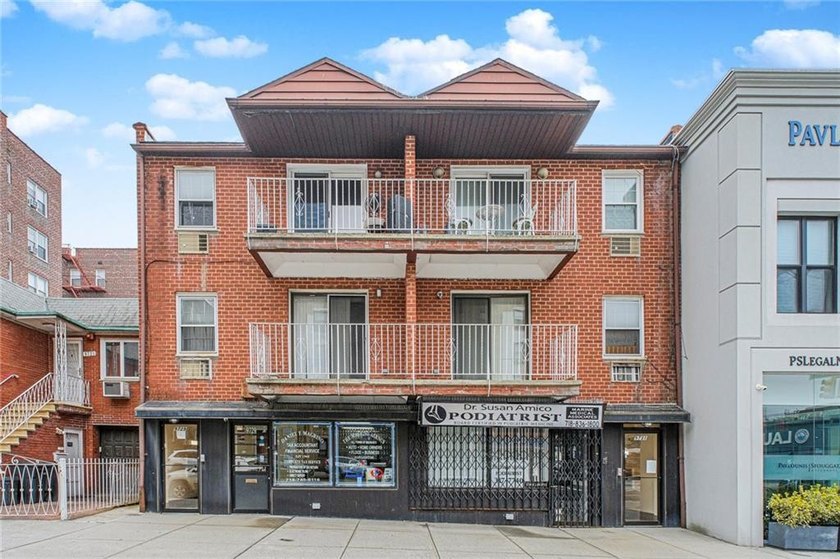Bay Ridge-Beautiful one bedroom condominium positioned in the - photo 11