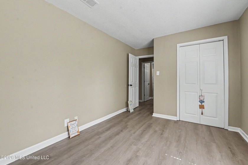 Lovely updated home with completely remodeled Kitchen including - photo 13
