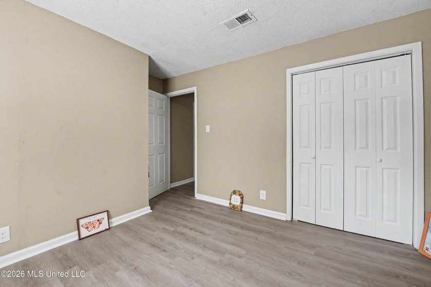Lovely updated home with completely remodeled Kitchen including - photo 16
