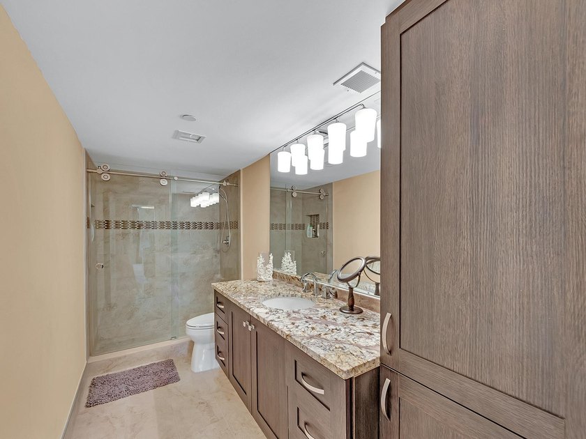 Absolutely Stunning 3 Bedroom Model Condo with Gorgeous Ocean - photo 21