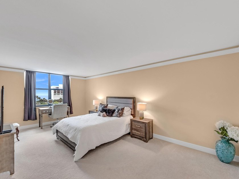 Absolutely Stunning 3 Bedroom Model Condo with Gorgeous Ocean - photo 25