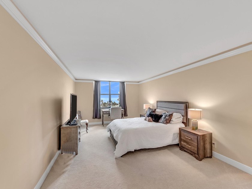 Absolutely Stunning 3 Bedroom Model Condo with Gorgeous Ocean - photo 26