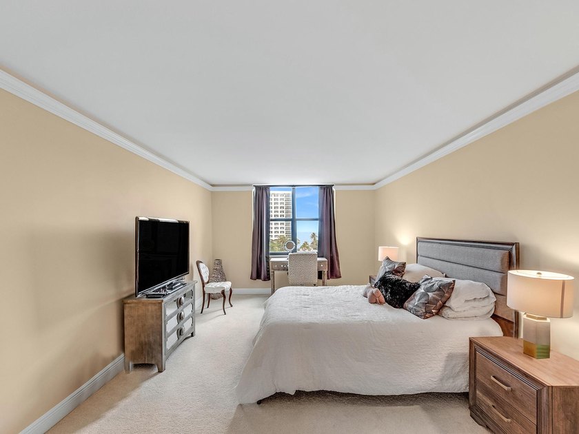 Absolutely Stunning 3 Bedroom Model Condo with Gorgeous Ocean - photo 27