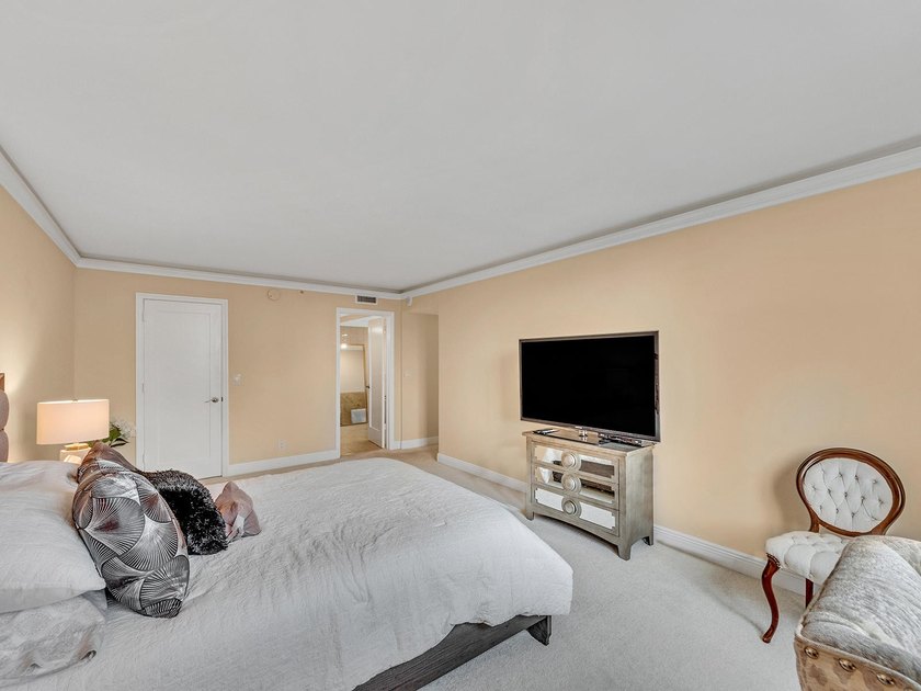 Absolutely Stunning 3 Bedroom Model Condo with Gorgeous Ocean - photo 29