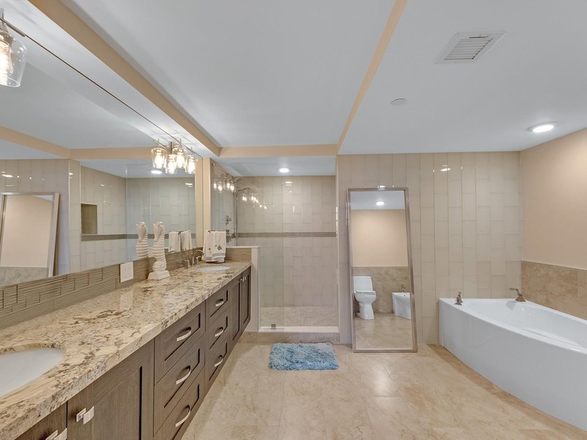 Absolutely Stunning 3 Bedroom Model Condo with Gorgeous Ocean - photo 30