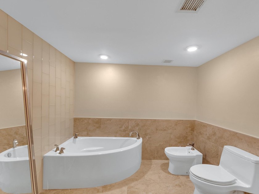 Absolutely Stunning 3 Bedroom Model Condo with Gorgeous Ocean - photo 33