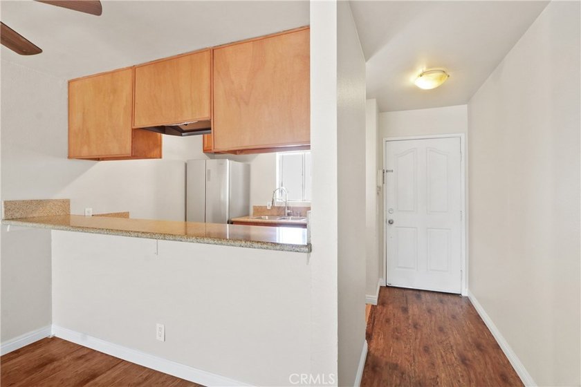 Welcome to this charming North Alamitos Beach condo, ideally - photo 6