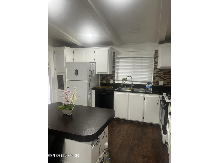 Ready to move in? This 2-bedroom 2-bath mobile home is waiting - photo 7