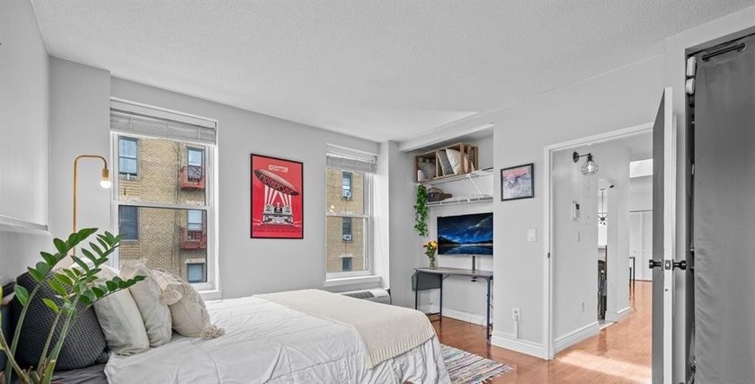 Sun-Drenched Top Floor Corner Unit with Skylights and TWO - photo 6